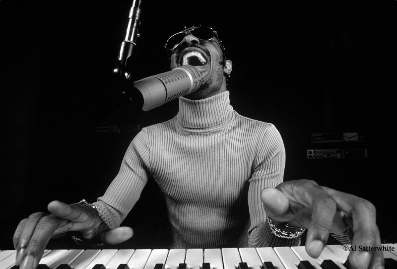 stevie wonder singing